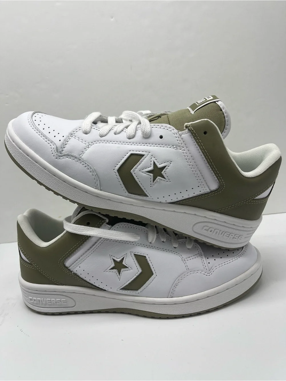 Converse •Men’s Sz 10 A11092C WEAPON OX
WHITE/MOSSY SLOTH/WHITE Athletic Sneaker - Picture 14 of 16